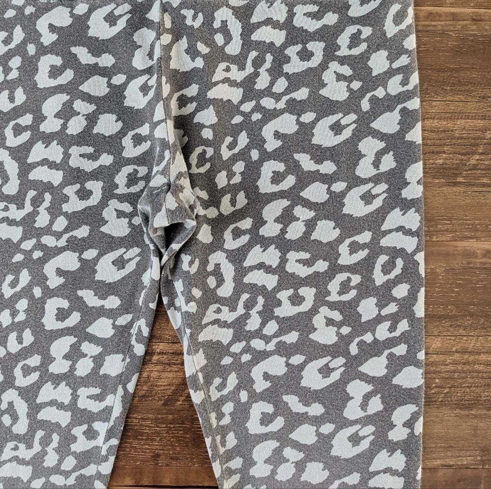 SO Grey Leopard Leggings